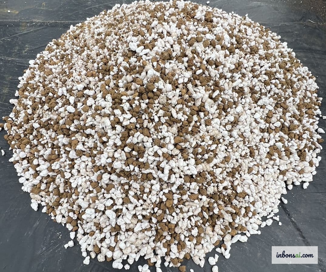 赤玉土とパーライトを使ったボンサイ用土の調整