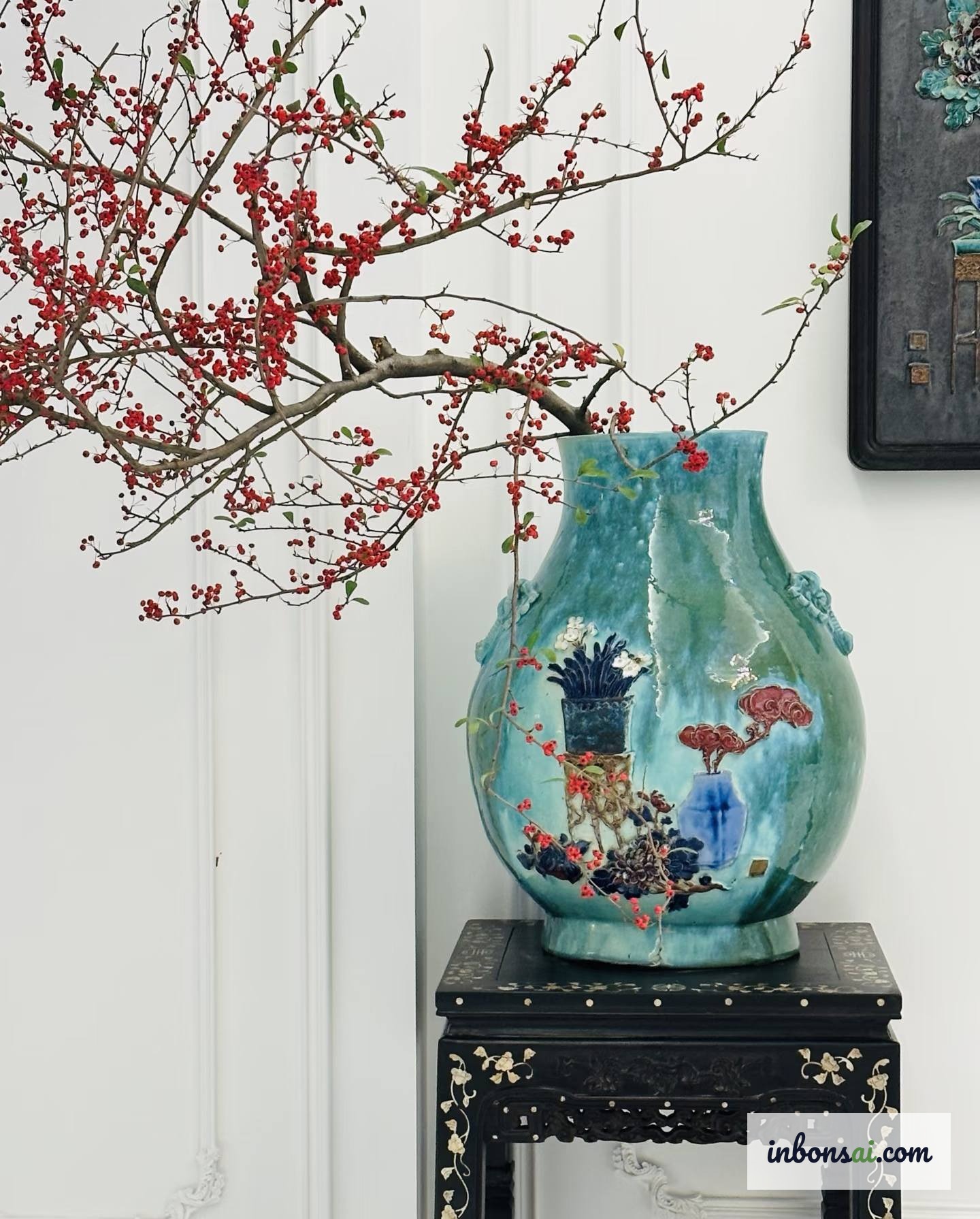 様々なサイズと釉薬の盆栽用陶器鉢のコレクション